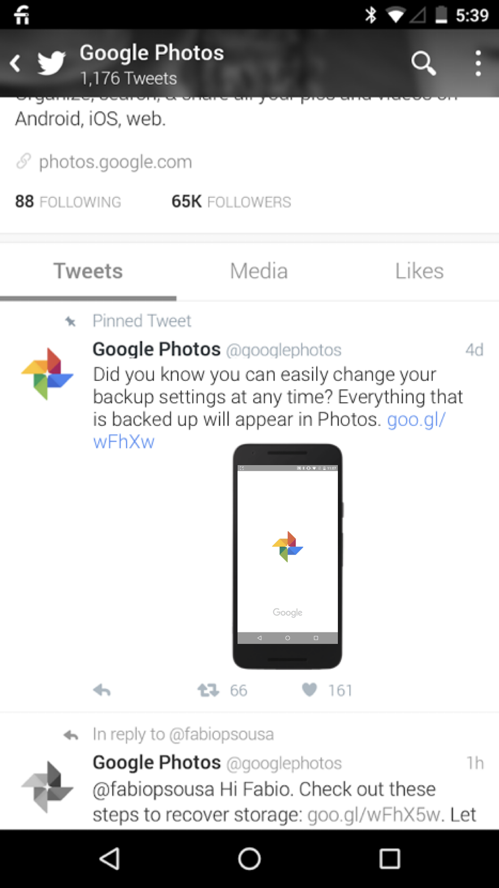 The @googlephotos Twitter account answering a user about backup settings and storage recovery